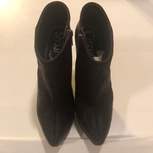 Circus by Sam Edelman Jacey heeled booties in burgundy and side zipper